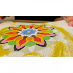 Rinkinys spalvoto smėlio paveikslas mandala