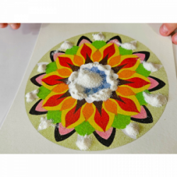 Rinkinys spalvoto smėlio paveikslas mandala
