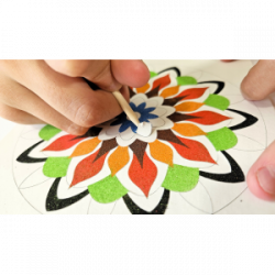 Rinkinys spalvoto smėlio paveikslas mandala