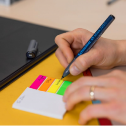 Žymeklių SCHNEIDER MAXX 220 S 4 sp. rinkinys (juod/mėl/žal/raud)